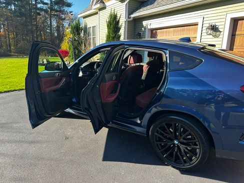 Used 2022 BMW X6 xDrive40i w/ M Sport Package AWD/4WD image 8