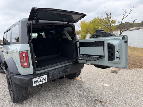 Used 2023 Ford Bronco Wildtrak image 12