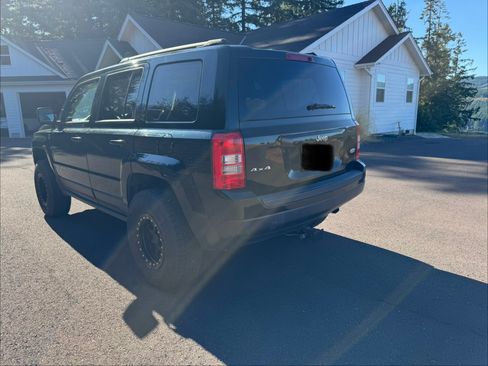 Used 2013 Jeep Patriot Latitude w/ Sun/Sound Group AWD/4WD image 5