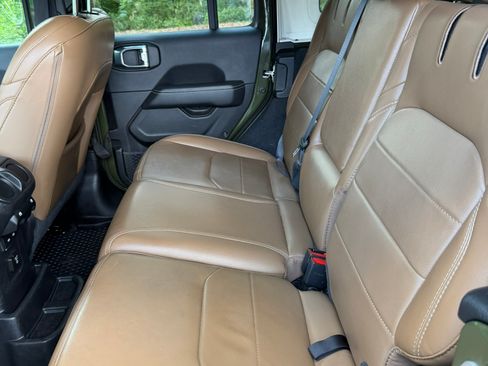Used 2023 Jeep Wrangler Unlimited Sahara w/ Cold Weather Group AWD/4WD image 18