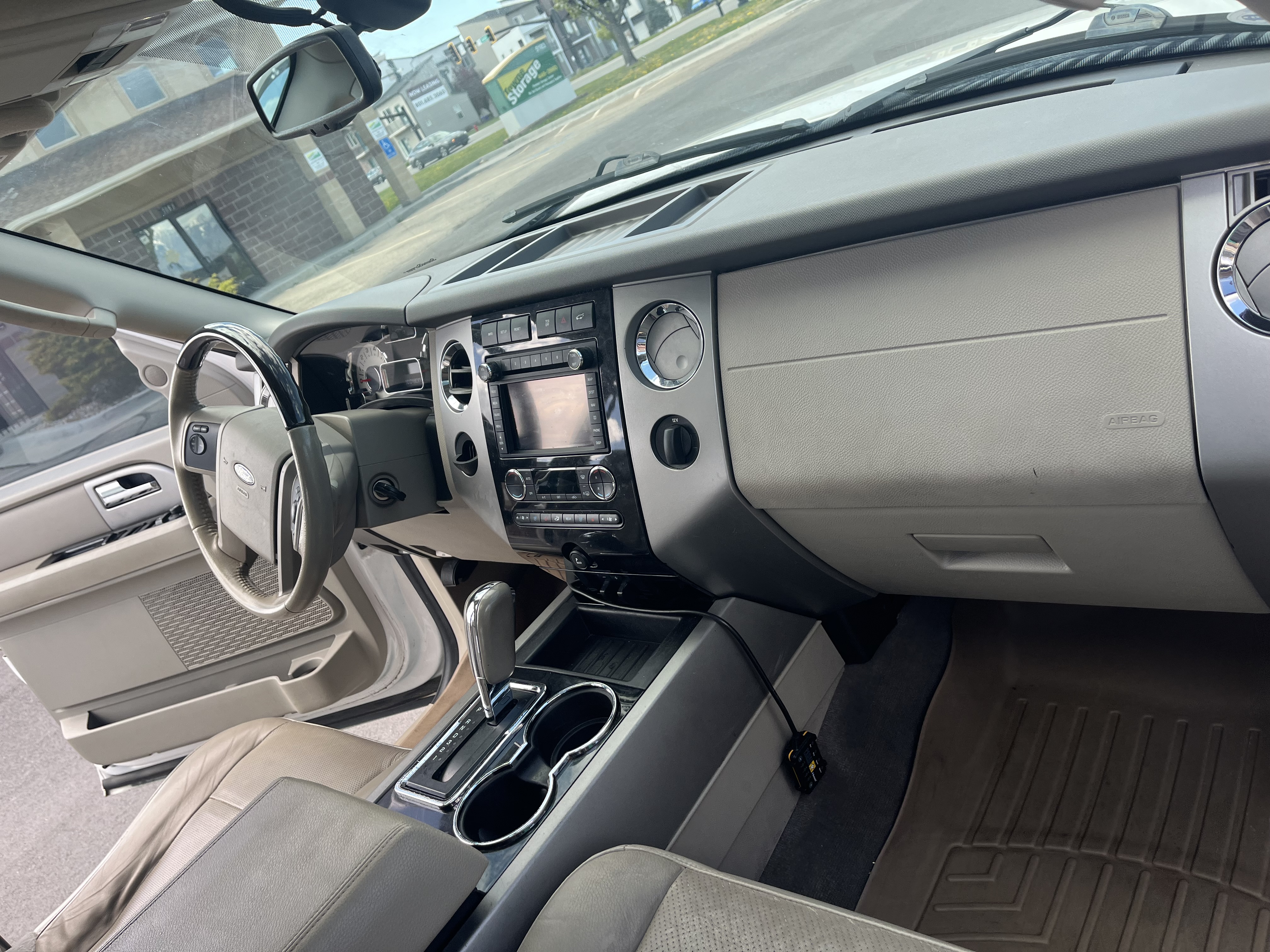 Used 2013 Ford Expedition Limited RWD image 8