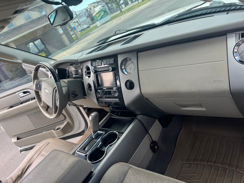 Used 2013 Ford Expedition Limited RWD image 8