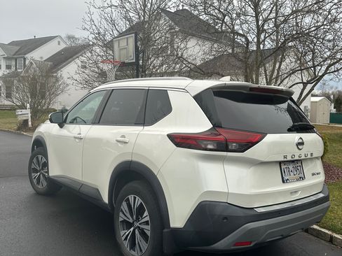 Used 2021 Nissan Rogue SV w/ Premium Package AWD/4WD image 6