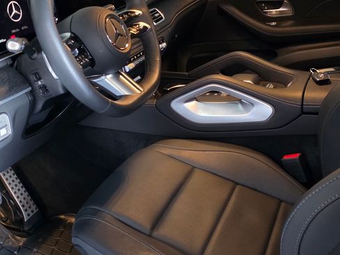 Used 2025 Mercedes-Benz GLS 450 4MATIC image 5