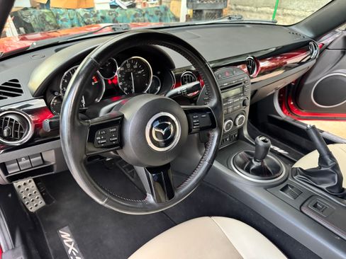 Used 2015 MAZDA MX-5 Miata 25th Anniversary Edition w/ Appearance Package image 6