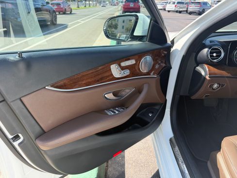 Used 2017 Mercedes-Benz E 300 image 6