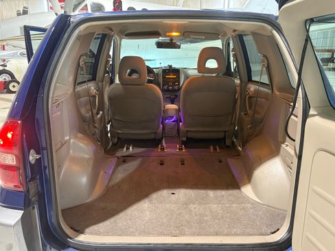 Used 2004 Toyota RAV4 2WD image 25