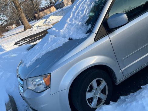 Used 2012 Dodge Grand Caravan SXT w/ UConnect Hands-Free Group image 6