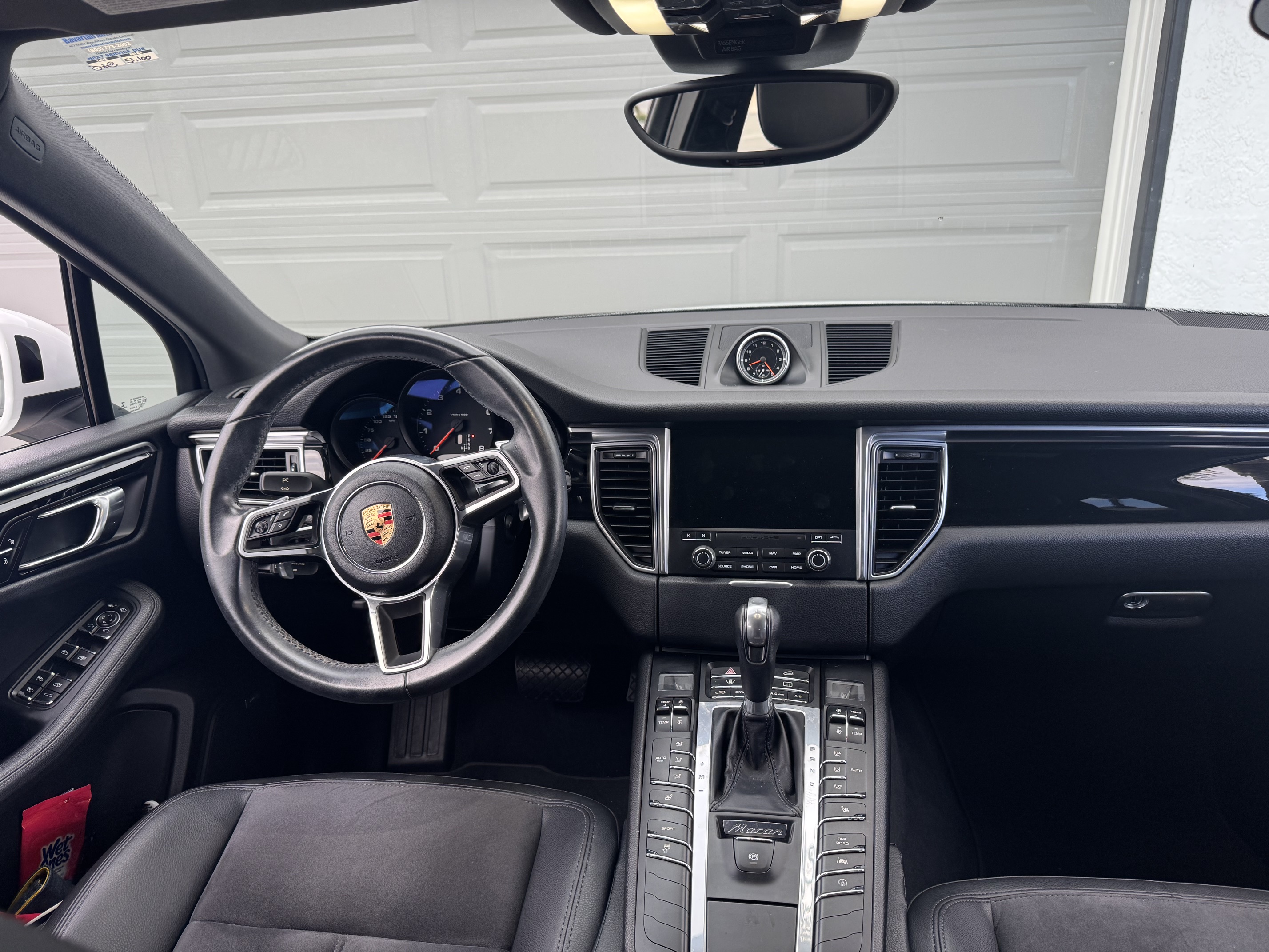 Used 2018 Porsche Macan Sport Edition AWD/4WD image 4