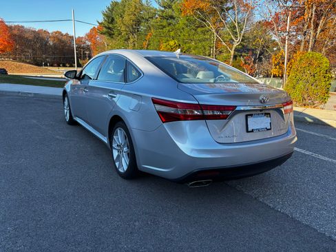 Used 2014 Toyota Avalon Limited image 9