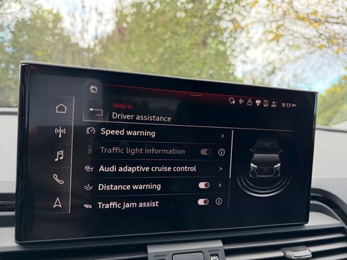 Used 2022 Audi Q5 e Premium Plus w/ Premium Plus Package image 28