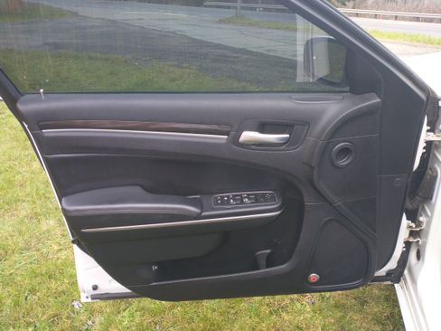 Used 2015 Chrysler 300 Limited w/ 300 Premium Group image 12