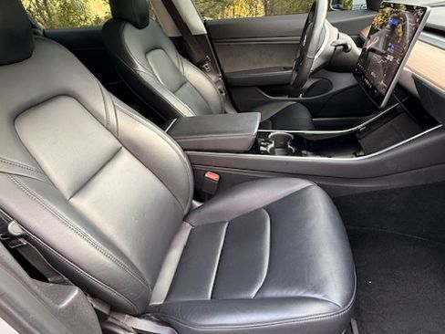Used 2019 Tesla Model 3 Standard Range Plus image 8