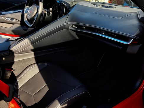 Used 2021 Chevrolet Corvette Stingray Convertible w/ Z51 Performance Package image 11