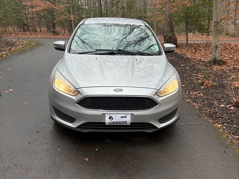 Used 2016 Ford Focus SE w/ SE Cold Weather Package image 2