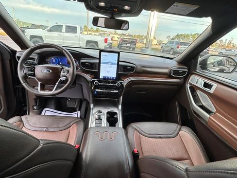 Used 2022 Ford Explorer King Ranch w/ Technology Package image 4