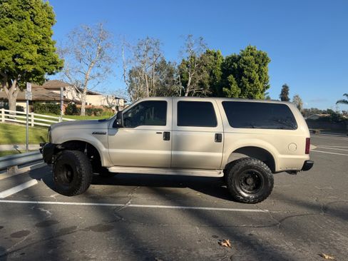 Used 2005 Ford Excursion Limited image 10