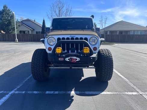 Used 2013 Jeep Wrangler Unlimited Rubicon w/ Connectivity Group image 9