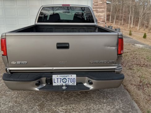 Used 2003 Chevrolet S10 Pickup LS image 18
