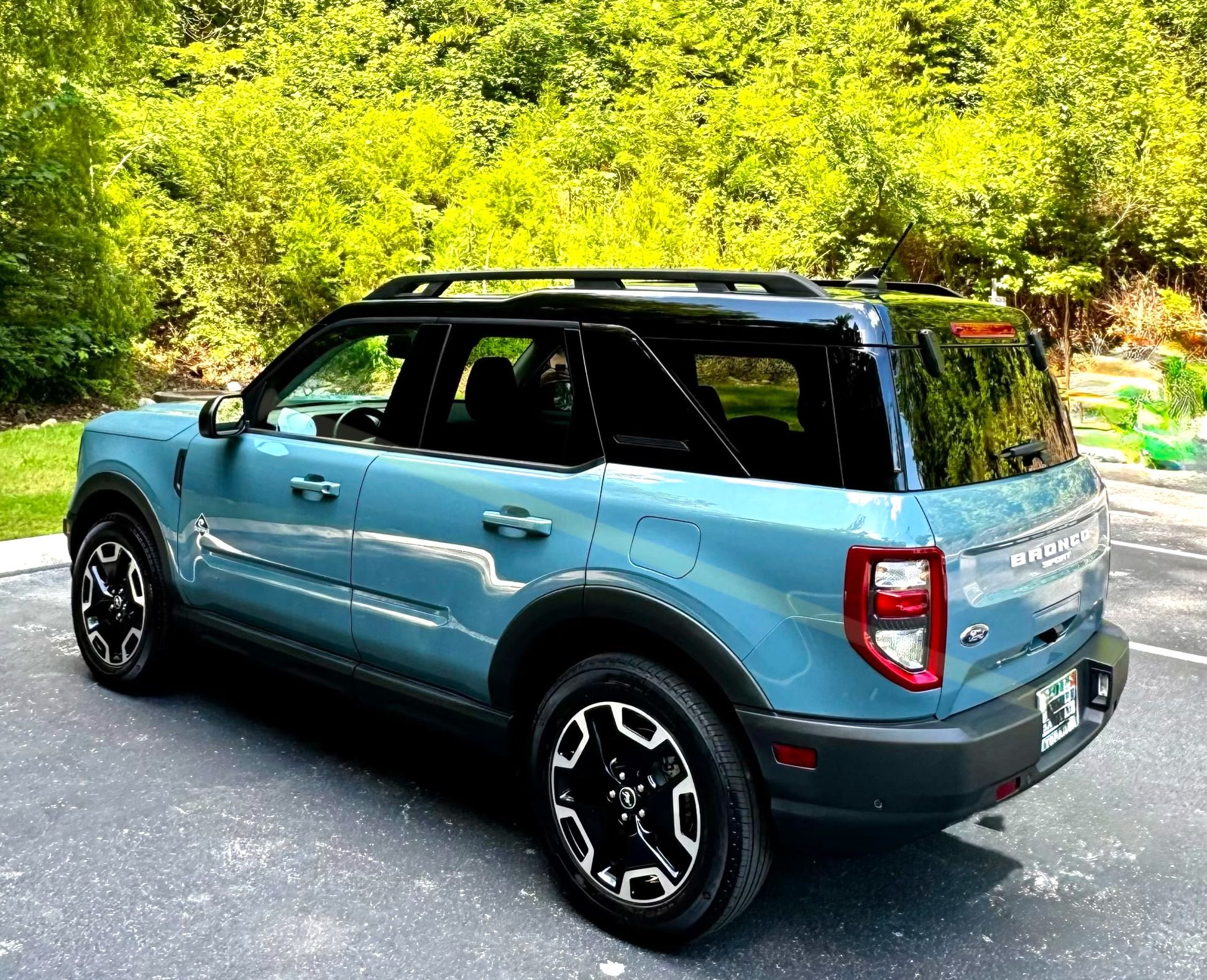 Used 2022 Ford Bronco Sport Outer Banks w/ Tech Package AWD/4WD image 2