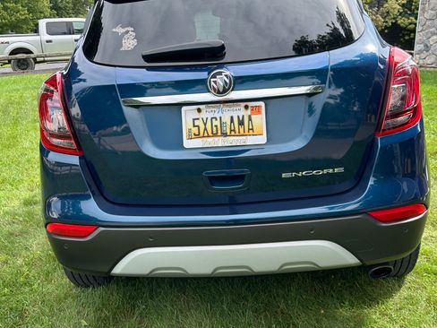 Used 2019 Buick Encore Essence w/ Safety Package II FWD image 5