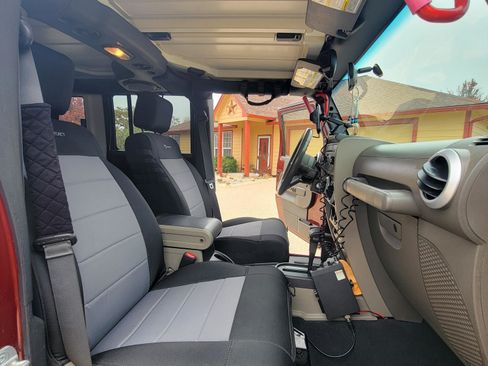 Used 2008 Jeep Wrangler Unlimited Sahara w/ Dual Top Group image 30