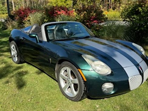 Used 2006 Pontiac Solstice Convertible w/ Premium Package image 2