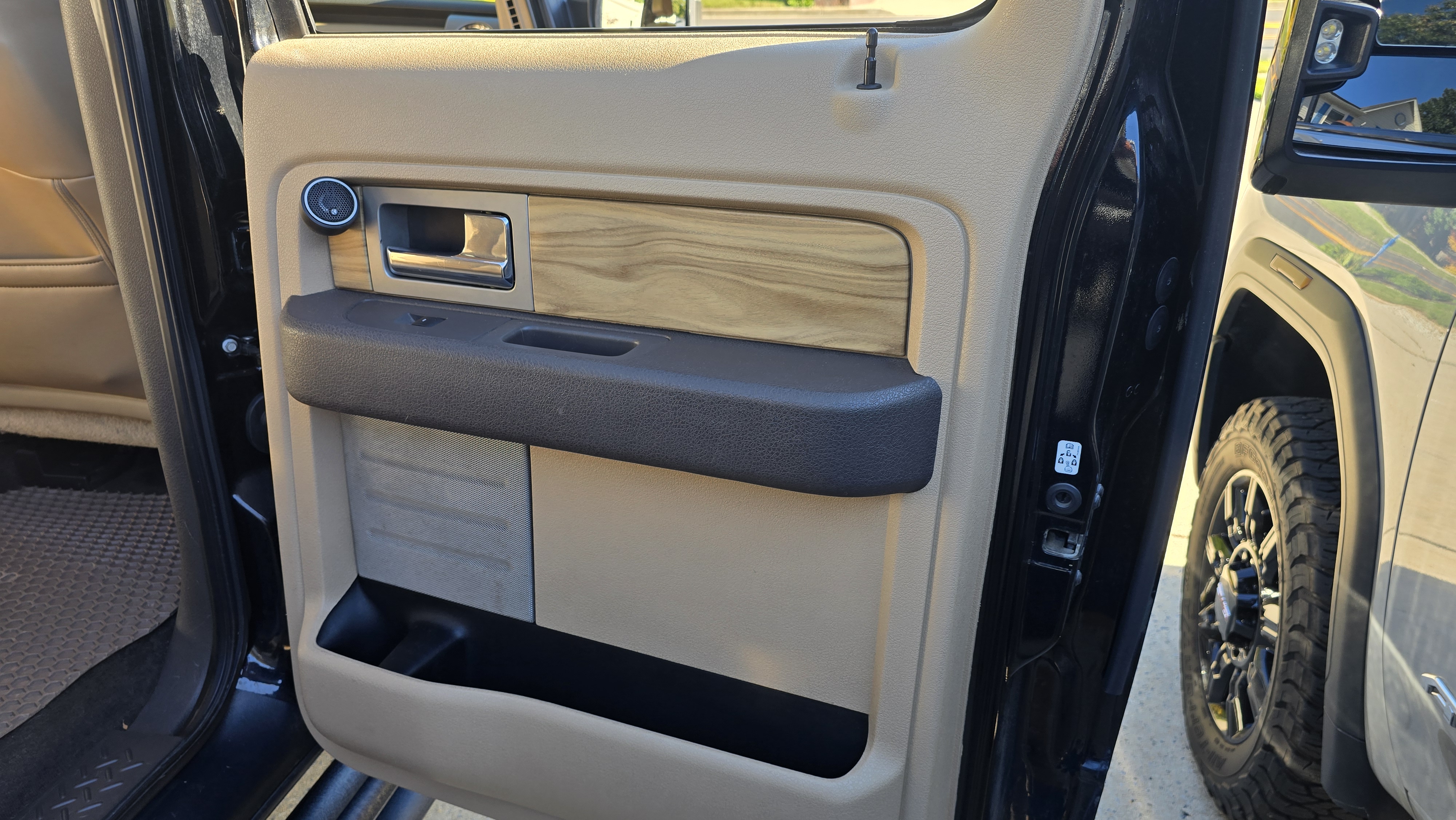 Used 2011 Ford F150 Lariat w/ Lariat Chrome Pkg AWD/4WD image 19