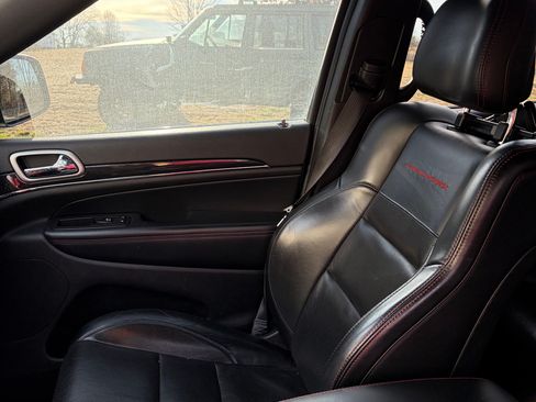 Used 2018 Jeep Grand Cherokee Trailhawk w/ Trailhawk Luxury Group image 8