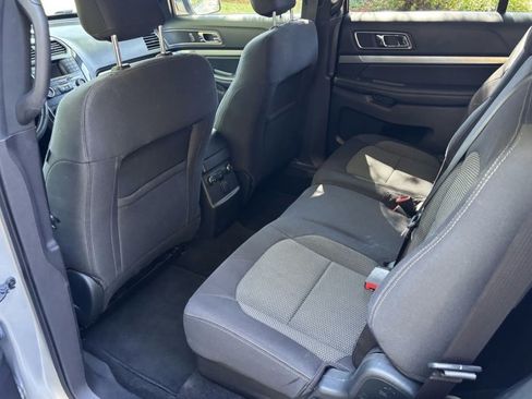 Used 2019 Ford Explorer XLT AWD/4WD image 9