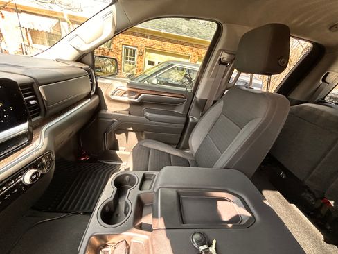 Used 2023 Chevrolet Silverado 1500 LT image 12