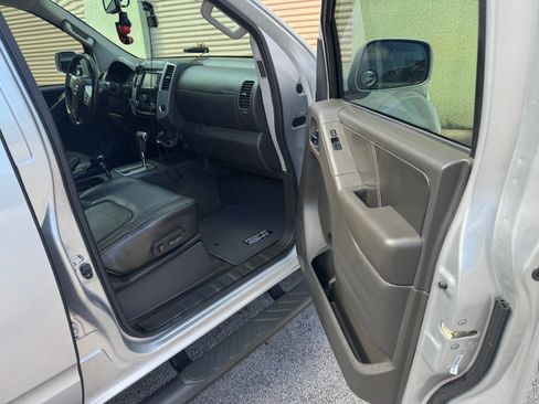 Used 2017 Nissan Frontier PRO-4X w/ Pro-4x Luxury Package image 12