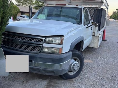 Used 2005 Chevrolet Silverado 3500 2WD Regular Cab image 17