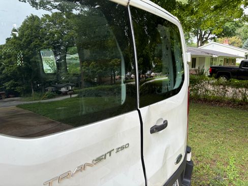 Used 2019 Ford Transit 250 130 Low Roof w/ Exterior Upgrade Package RWD image 6