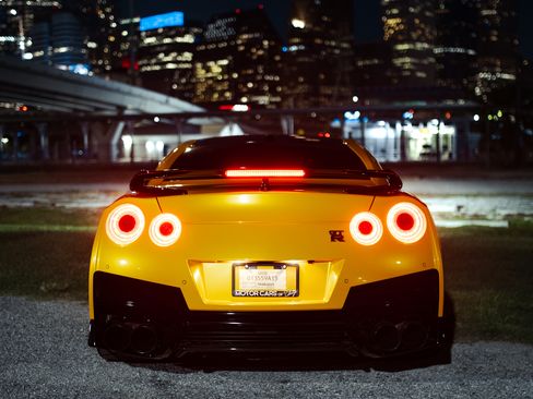 Used 2017 Nissan GT-R Premium AWD/4WD image 9
