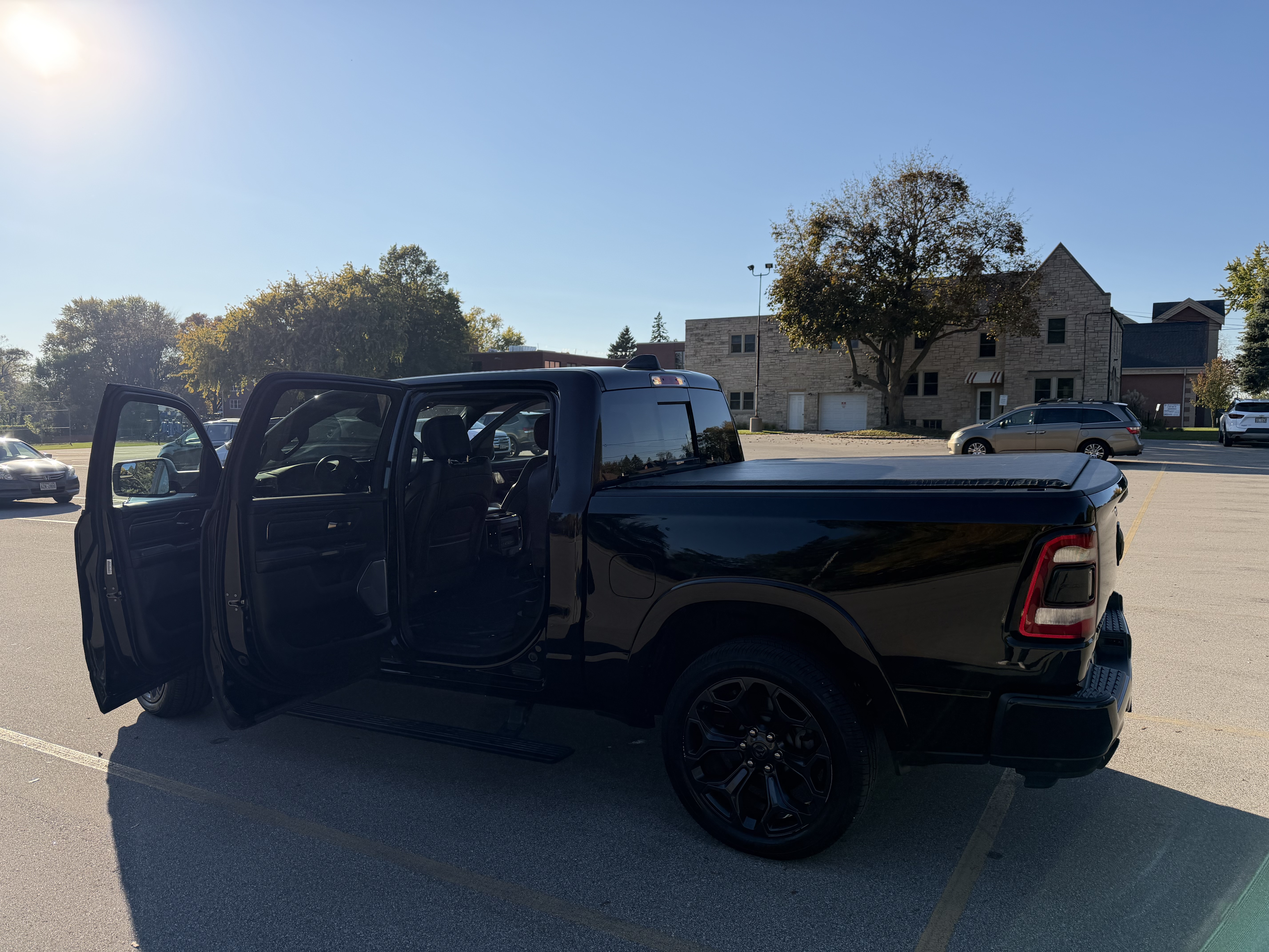 Used 2020 RAM 1500 Limited w/ Black Appearance Package AWD/4WD image 16