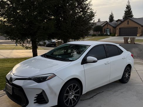 Used 2017 Toyota Corolla SE w/ Carpet Mat Package (TMS) image 2