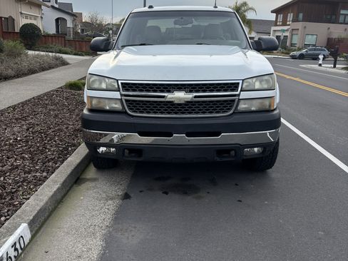 Used 2005 Chevrolet Silverado 2500 LT w/ Heavy-Duty Power Package AWD/4WD image 1