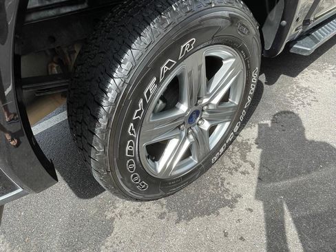 Used 2019 Ford F150 XLT w/ Equipment Group 302A Luxury image 16