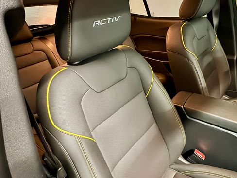 Used 2024 Chevrolet Trax ACTIV w/ Sunroof Package image 11