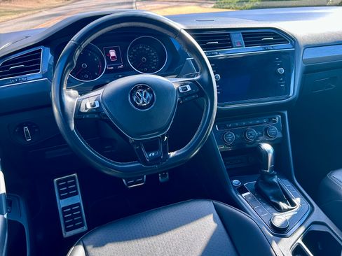 Used 2018 Volkswagen Tiguan SEL w/ R-Line Package image 19