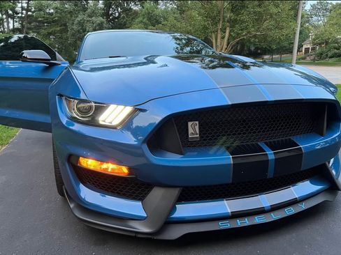 Used 2019 Ford Mustang Shelby GT350 w/ Technology Package RWD image 11
