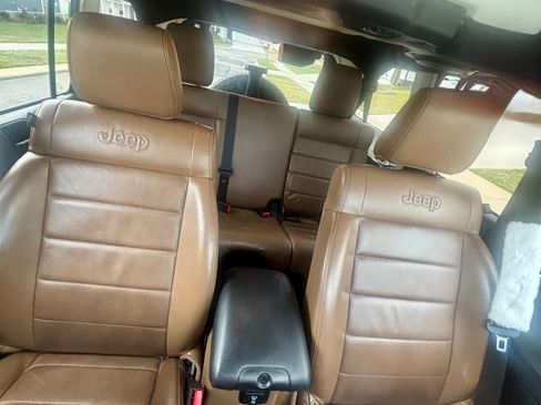 Used 2012 Jeep Wrangler Unlimited Sahara w/ Connectivity Group image 8