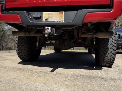 Used 2017 Toyota Tacoma TRD Sport w/ Tow Package (A/T) image 10