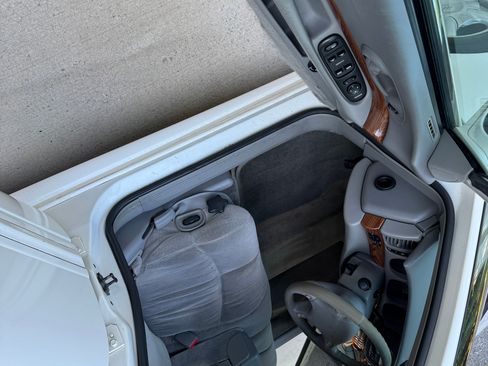 Used 2001 Buick Le Sabre Custom w/ Luxury Pkg FWD image 11