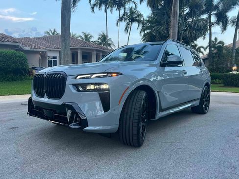 Used 2025 BMW X7 xDrive40i w/ M Sport Package image 8