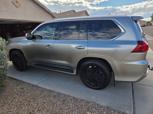 Used 2019 Lexus LX 570 4WD w/ Luxury Package image 4