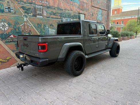 Used 2020 Jeep Gladiator Overland AWD/4WD image 13