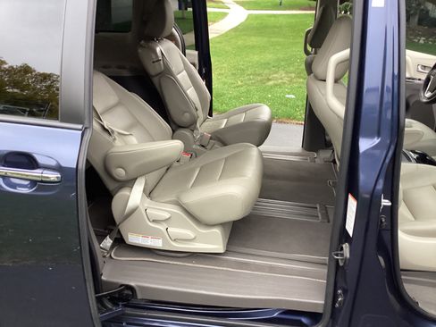 Used 2020 Toyota Sienna XLE image 14