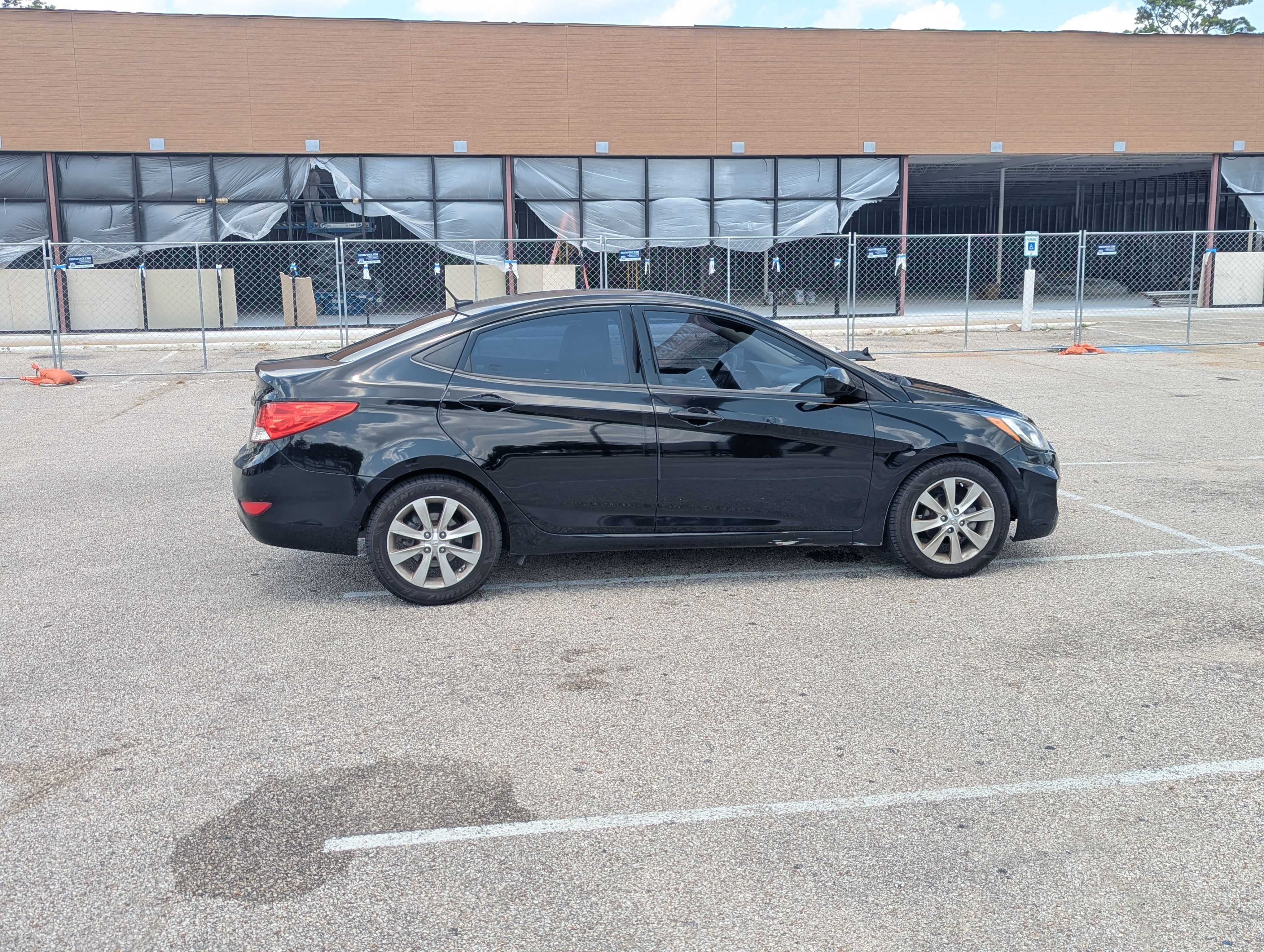 Used 2013 Hyundai Accent GLS w/ Premium Pkg FWD image 9